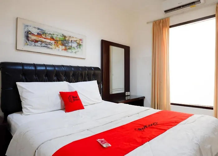 RedDoorz near Wisata Kota Lama Semarang