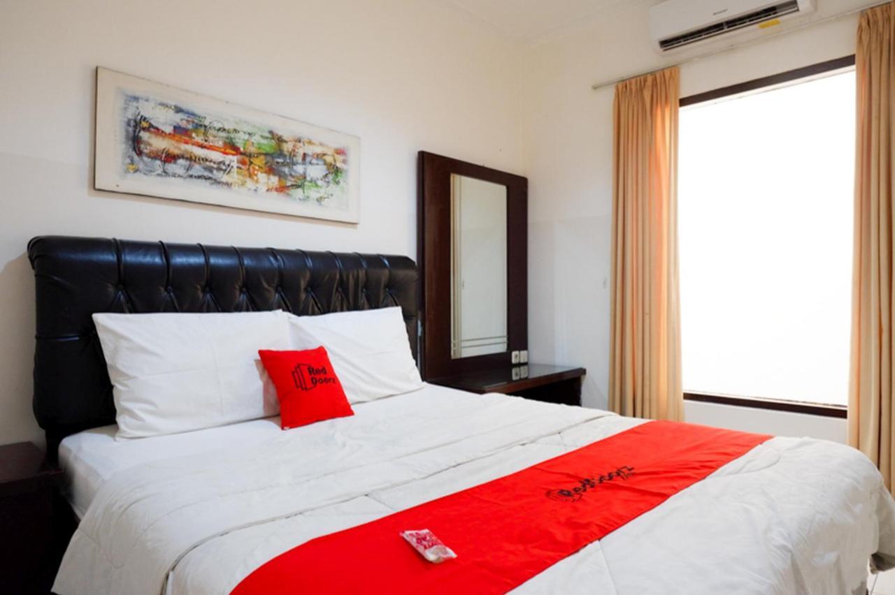 Hotel Reddoorz Near Wisata Kota 2*
